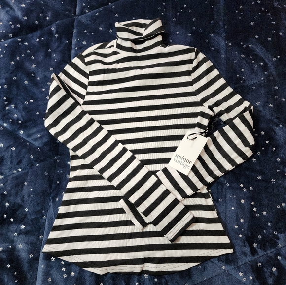 Unique Vintage black & white striped top - Picture 2 of 3